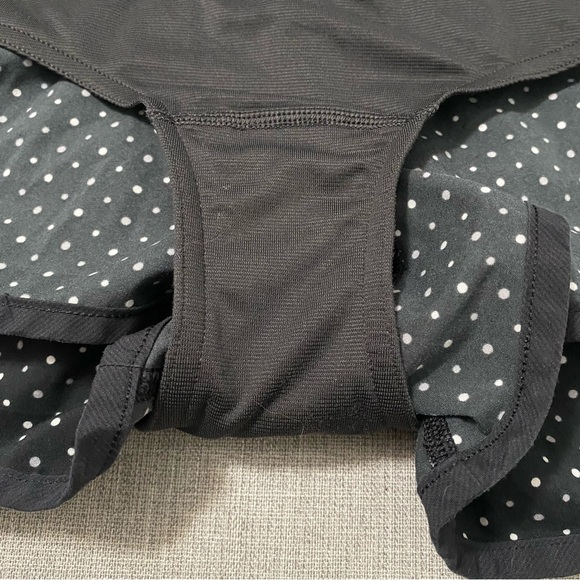 Lululemon Run: Speed Short 2-way Stretch. Chevron dot. Sz 4. EUC. - Picture 7 of 7